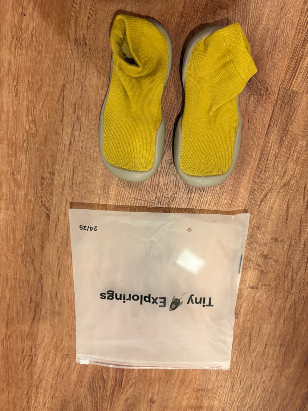 Tiny explorings Kids Yellow Sock Shoes size 7/8